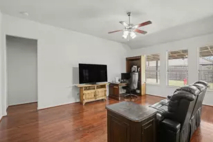 303 Stonegate Blvd, Alvarado, TX 76009 - Photo 5
