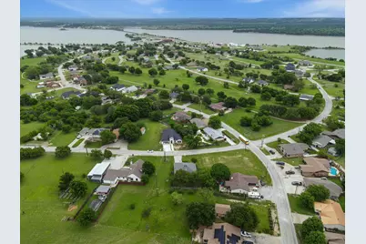 127 Port O Call Court, Runaway Bay, TX 76426 - Photo 3