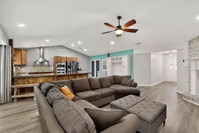 417 Creekmeadow Lane, Lewisville, TX 75067 - Photo 5