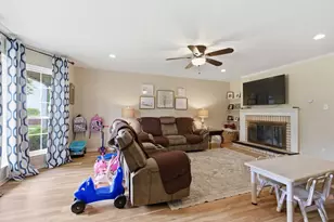 5852 Marina Dr, Garland, TX 75043 - Photo 11