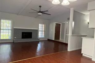 7002 Forestview Dr, Arlington, TX 76016 - Photo 5