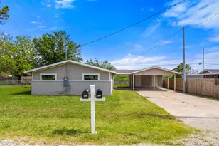 205 April St, Bowie, TX 76230 - Photo 3