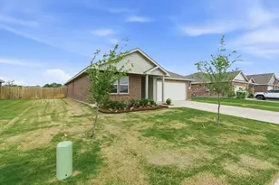 521 Jameson St, Springtown, TX 76082 - Photo 5