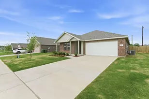 521 Jameson St, Springtown, TX 76082 - Photo 1