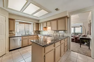 1310 Newport Dr, Carrollton, TX 75006 - Photo 15