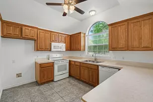 1516 Clover Ln, Granbury, TX 76048 - Photo 3