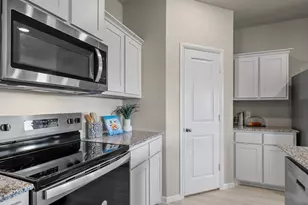 1136 Belhaven St, Granbury, TX 76048 - Photo 5