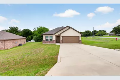 1311 E Apache Trail, Granbury, TX 76048 - Photo 1