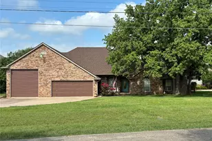 1408 Island Village Ct, Granbury, TX 76048 - Photo 3