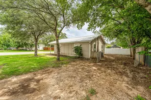 1391 N Paddock St, Stephenville, TX 76401 - Photo 3