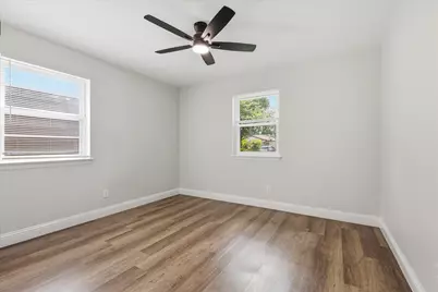 306 Baron Place, Grand Prairie, TX 75051 - Photo 9