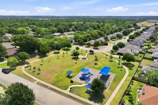 1121 SW Hillside Dr, Burleson, TX 76028 - Photo 35