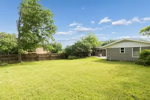 717 NW 6th St, Grand Prairie, TX 75050 - Photo 25