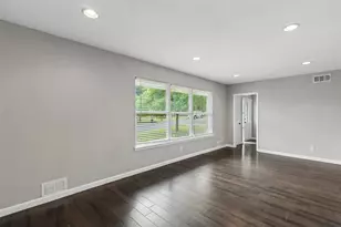 717 NW 6th St, Grand Prairie, TX 75050 - Photo 5
