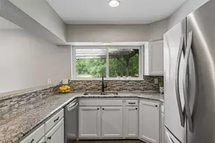 717 NW 6th St, Grand Prairie, TX 75050 - Photo 9