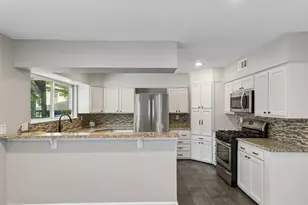 717 NW 6th St, Grand Prairie, TX 75050 - Photo 7