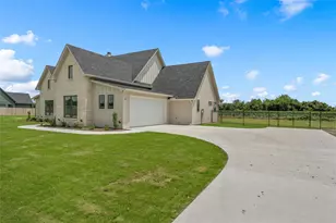 358 Lacek Ml Rd, China Spring, TX 76633 - Photo 3