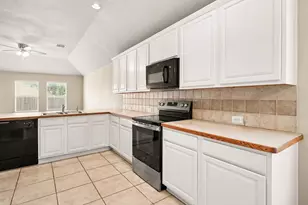 633 Horn St, Crowley, TX 76036 - Photo 15