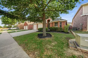 15525 Landing Creek Ln, Fort Worth, TX 76262 - Photo 3