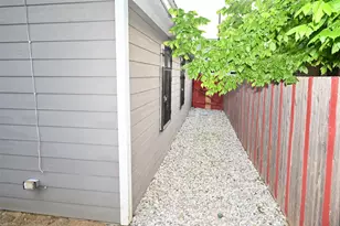 3226 Navaro St, Dallas, TX 75212 - Photo 37