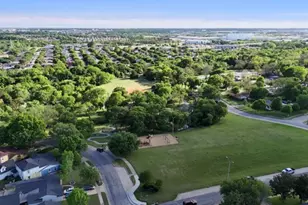 4633 Lynnacre Dr, Dallas, TX 75211 - Photo 25