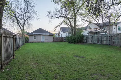 1910 S 12th Street, Waco, TX 76706 - Photo 25