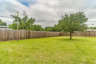 1912 15th St, Mineral Wells, TX 76067 - Photo 7