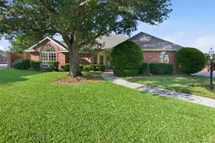 729 Bent Tree Ct, Hurst, TX 76054 - Photo 1