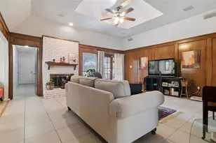 2024 Crooked Creek Ln, Arlington, TX 76006 - Photo 3