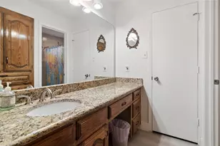 2024 Crooked Creek Ln, Arlington, TX 76006 - Photo 9