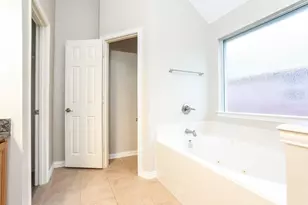 2240 Sparrow Hawk Ct, Grand Prairie, TX 75052 - Photo 21