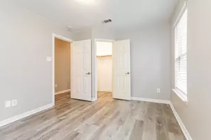 2240 Sparrow Hawk Ct, Grand Prairie, TX 75052 - Photo 27