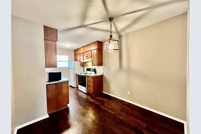 1107 N Locust Street #4, Denton, TX 76201 - Photo 3