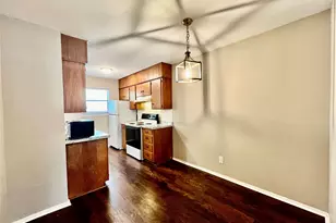 1107 N Locust St, Denton, TX 76201 - Photo 3
