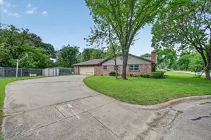 8330 Jerrie Jo Dr, North Richland Hills, TX 76180 - Photo 35