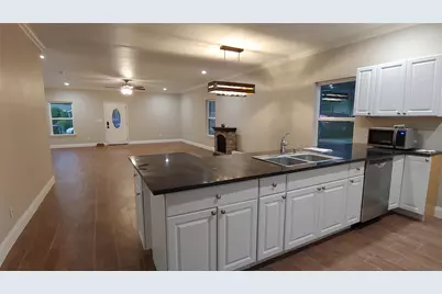 1012 E Oak Street, Denton, TX 76205 - Photo 1