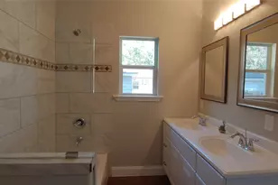 1012 E Oak St, Denton, TX 76205 - Photo 15