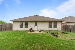 1300 Castle Ridge Rd, Fort Worth, TX 76140 - Photo 11