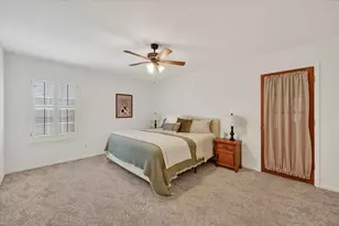 2105 Meadow Ln, Grand Prairie, TX 75050 - Photo 9