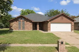 6206 Aires Dr, Arlington, TX 76001 - Photo 1