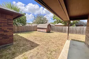 6206 Aires Dr, Arlington, TX 76001 - Photo 9