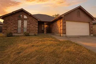 6206 Aires Dr, Arlington, TX 76001 - Photo 1