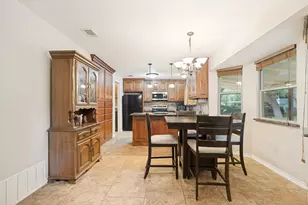 2009 Thousand Oaks Dr, Burleson, TX 76028 - Photo 11