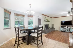 2009 Thousand Oaks Dr, Burleson, TX 76028 - Photo 9