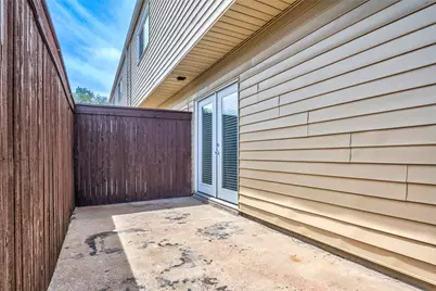 9818 Valley Meadow Place, Dallas, TX 75220 - Photo 31
