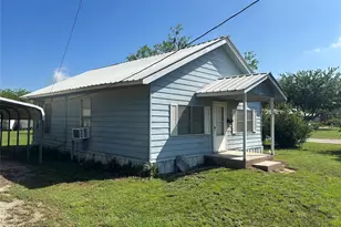 300 Harrison Ave, Newcastle, TX 76372 - Photo 3
