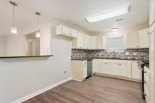2025 Lenamon St, Waco, TX 76710 - Photo 9