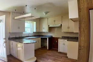 1807 W Proctor Dr, Goldthwaite, TX 76844 - Photo 9
