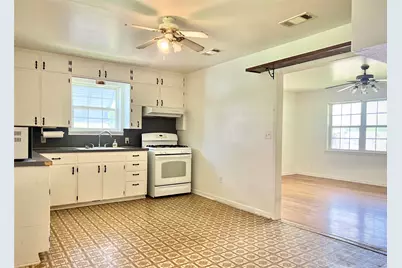 802 E White Street, Hamilton, TX 76531 - Photo 11