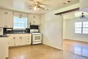 802 E White St, Hamilton, TX 76531 - Photo 11